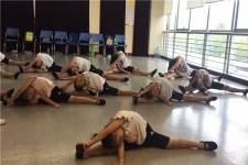 巨石“筑巢”“小候鳥(niǎo)”享受精彩假期